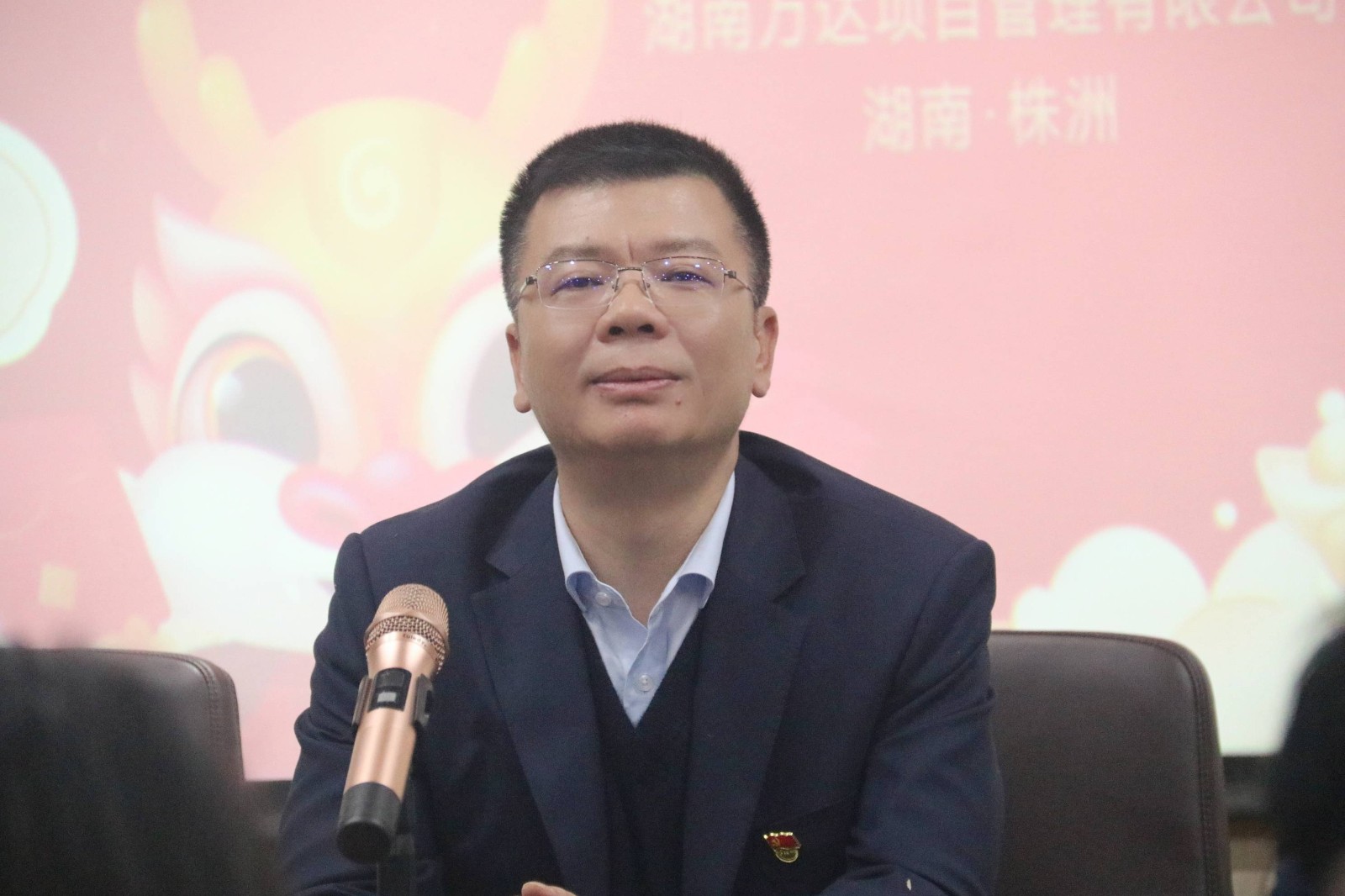 颜佳鸿特写2(1).jpg 颜佳鸿特写2(1).jpg